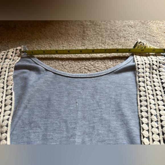 Long sleeve gray open back Top - Ladies Women’s Size Medium m Crochet Design - Picture 7 of 8